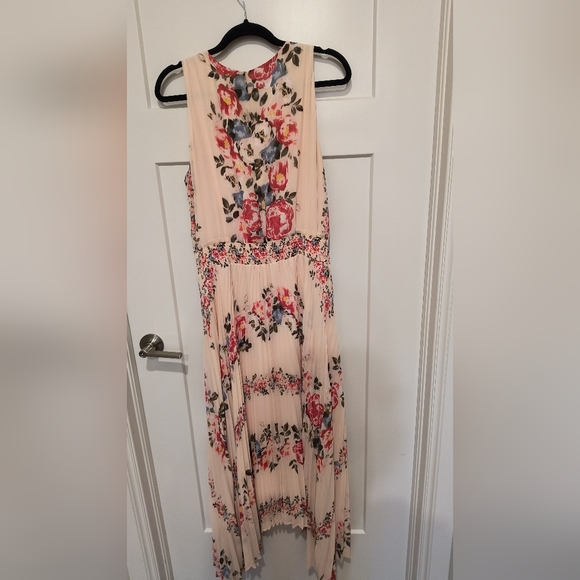 WHBM Pleated Midi Dress in like new condition, size 12, worn twice! - Picture 2 of 6